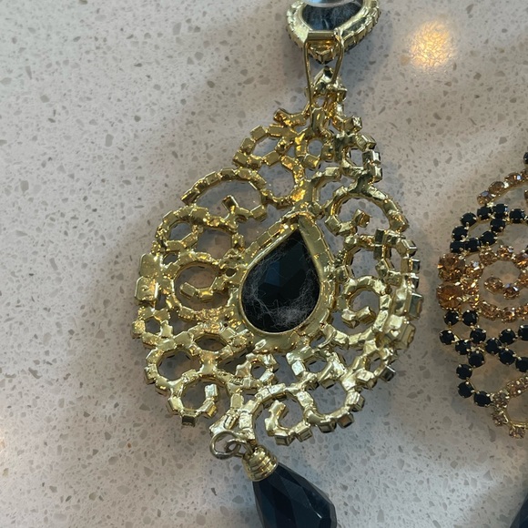 Gold and black Indian styled earrings - Picture 3 of 3